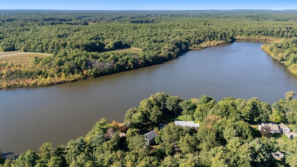 20 Island Creek Road Duxbury, MA 02332 - Photo 39 of 42 an aerial view of a houses with a yard