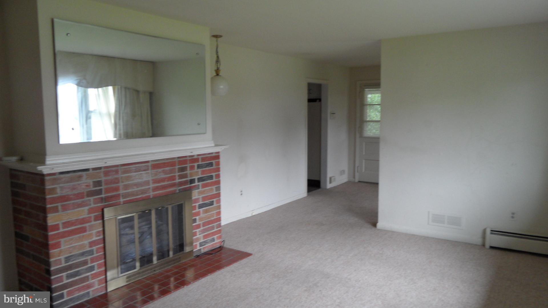 4122 Kahlston Road Nottingham, MD 21236 - Photo 4 of 15 Living Room