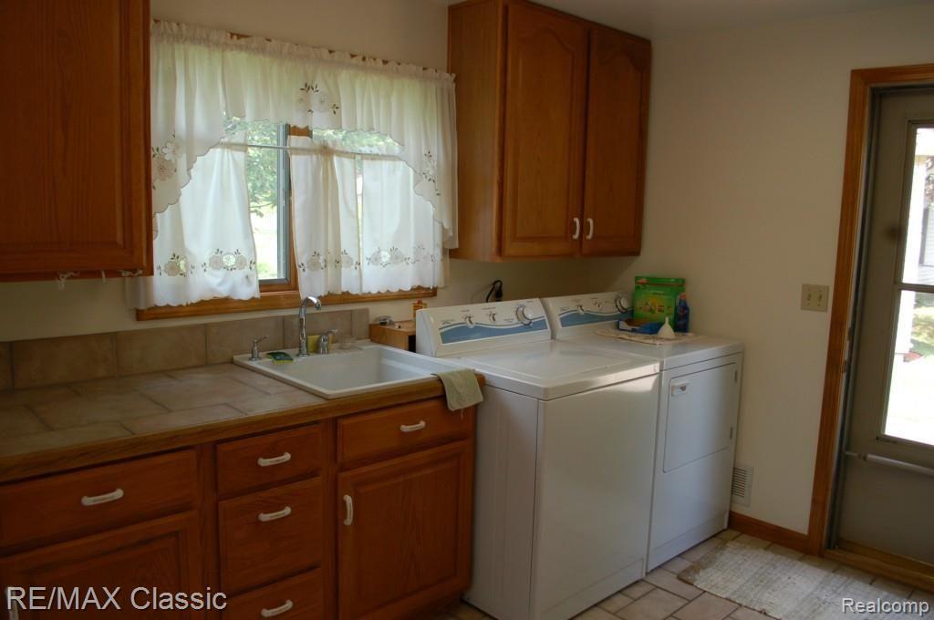 9745 North Eston Road Clarkston, MI 48348 - Photo 16 of 53 FIRST FLOOR LAUNDRY