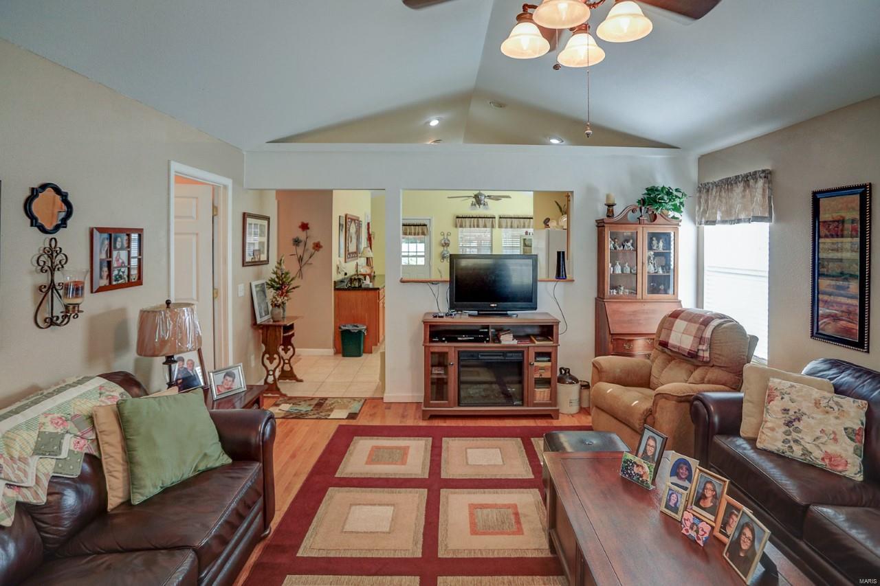 808 Columbia Road Dupo, IL 62239 - Photo 4 of 37 Gallery Image 4