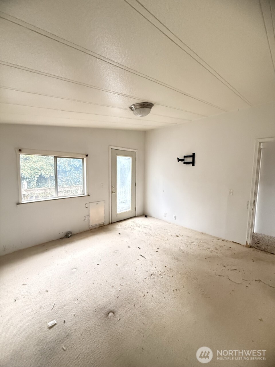 14003 70th Street East Sumner, WA 98390 - Photo 16 of 20 an empty room with windows