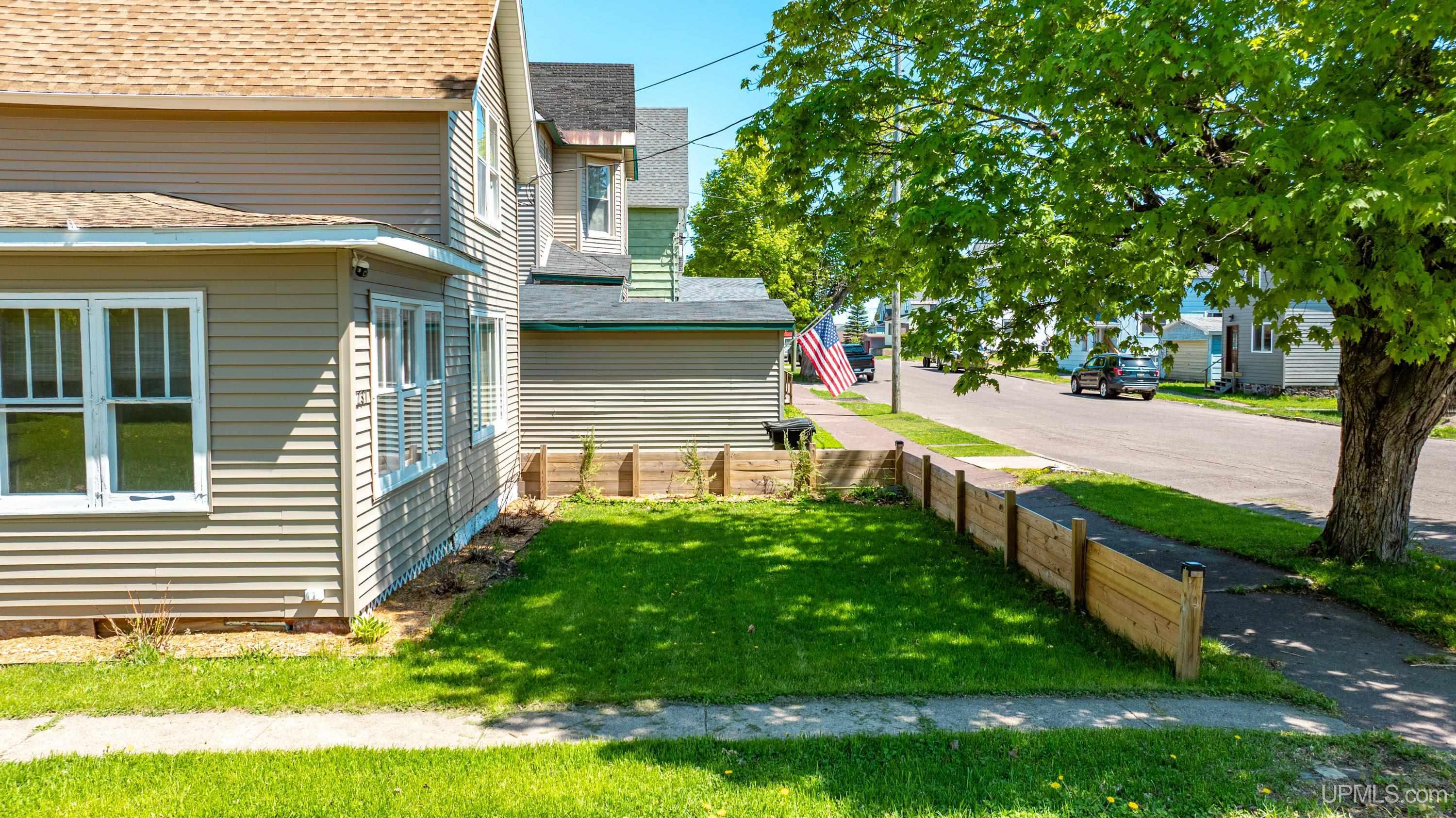 237 Kearsarge Street Calumet, MI 49913 - Photo 3 of 79