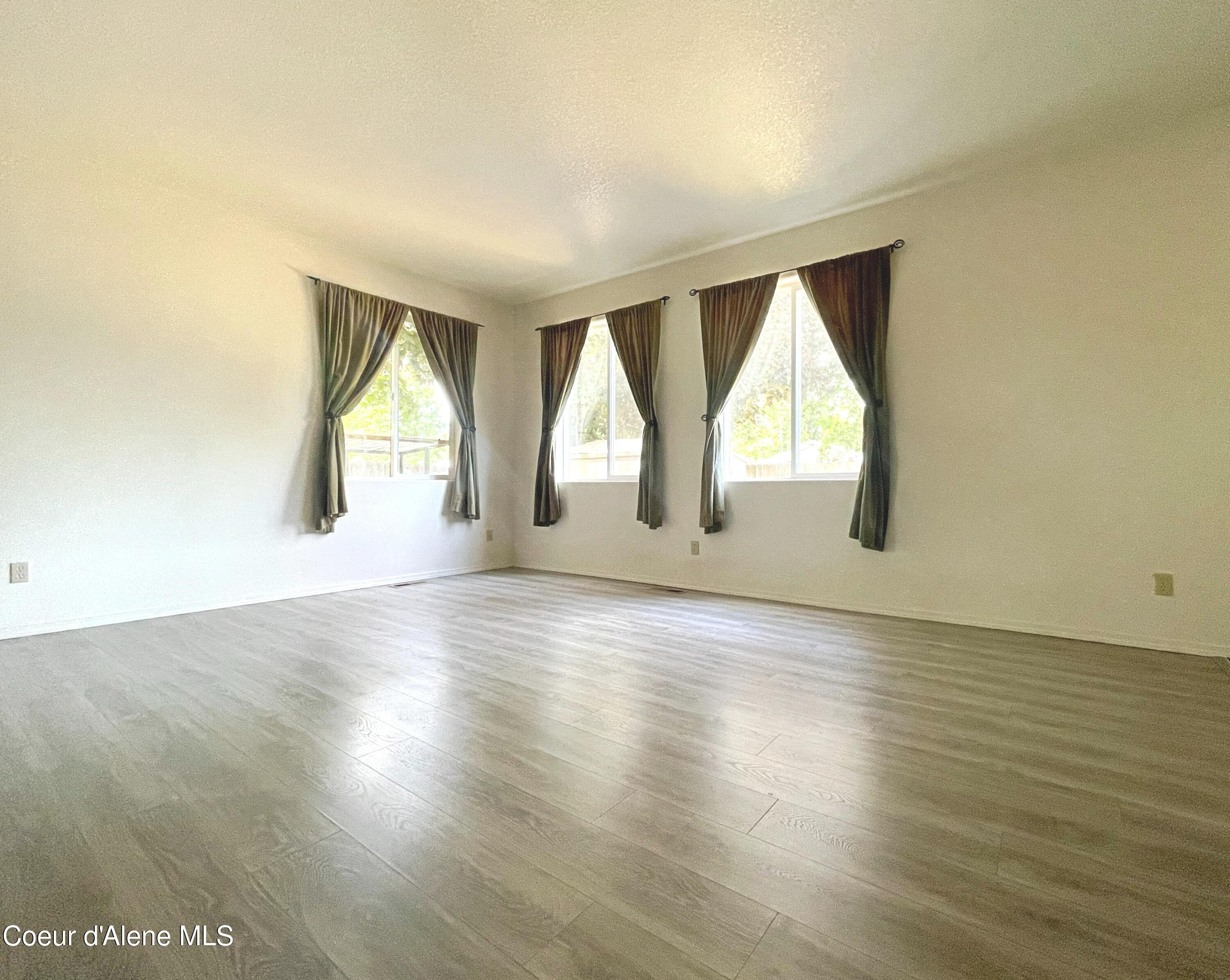 1201 Spruce Street Sandpoint, ID 83864 - Photo 7 of 47 Spacious Living Room