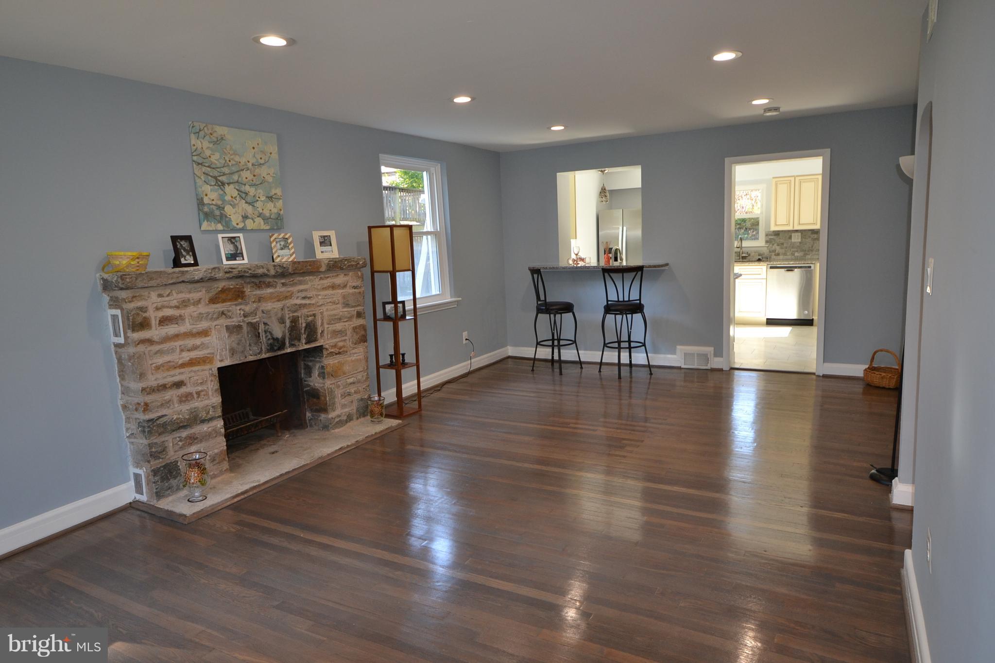 2508 Steele Road Baltimore, MD 21209 - Photo 2 of 25 Living room/Dining room