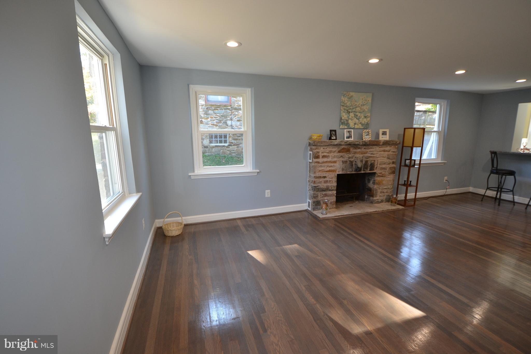 2508 Steele Road Baltimore, MD 21209 - Photo 3 of 25 Living room