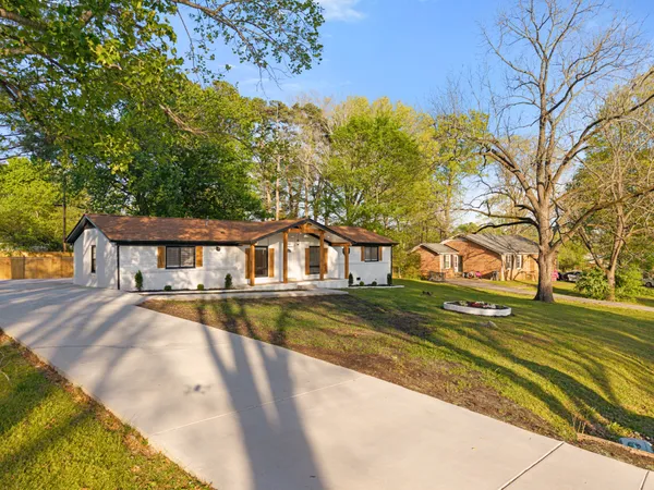 $420,000 | 206 Osage Trail, Columbia, TN 38401