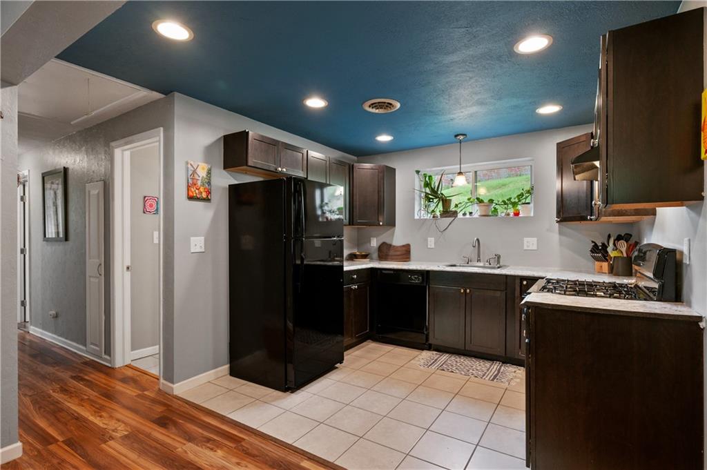 5946 Poketa Road Verona, PA 15147 - Photo 7 of 30 Gallery Image 7