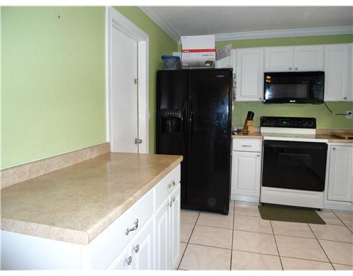 9738 Southwest 2nd Street Boca Raton, FL 33428 - Photo 6 of 16 Kitchen