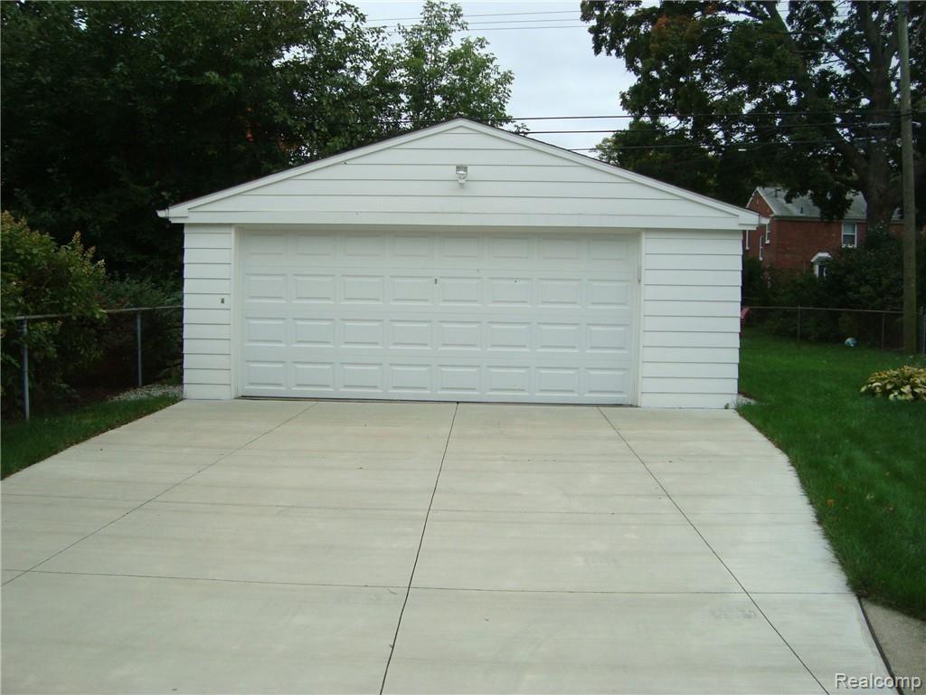 1907 Dorothea Road Berkley, MI 48072 - Photo 28 of 32 Garage