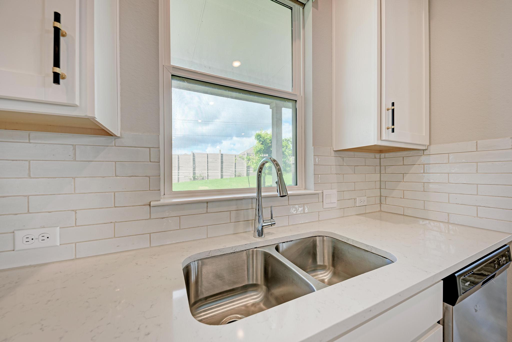 7203 Travertine Spring Drive Austin, TX 78744 - Photo 18 of 38