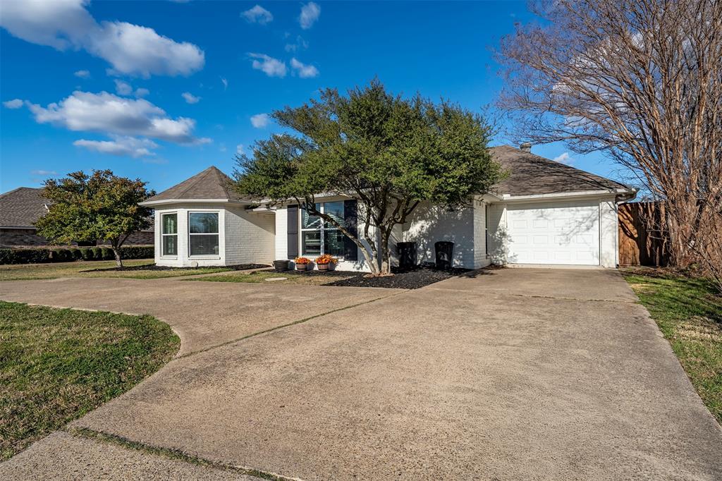 a view of a house with a yard and garage