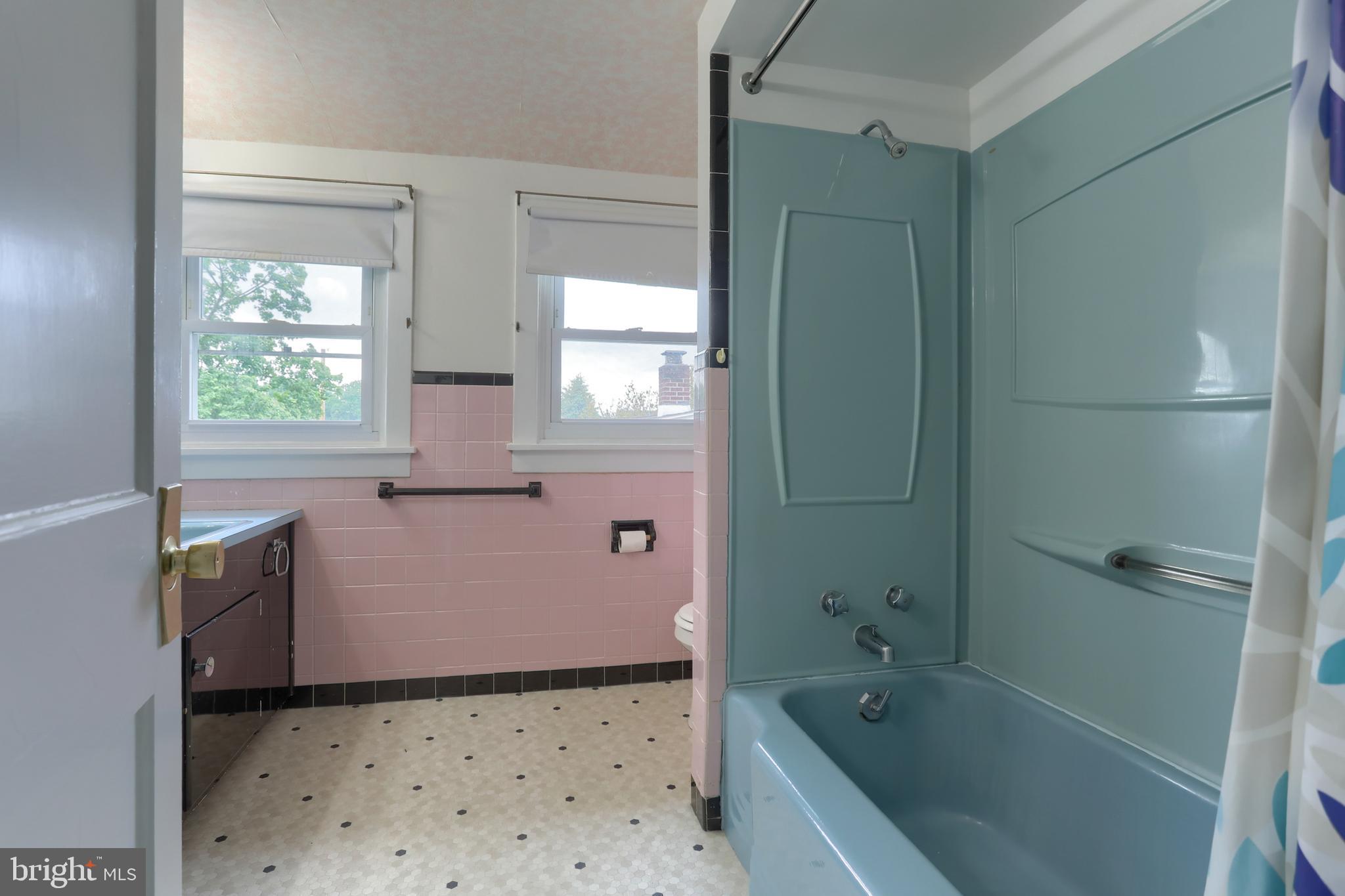 303 South 12th Street Lebanon, PA 17042 - Photo 22 of 32 Full Bath