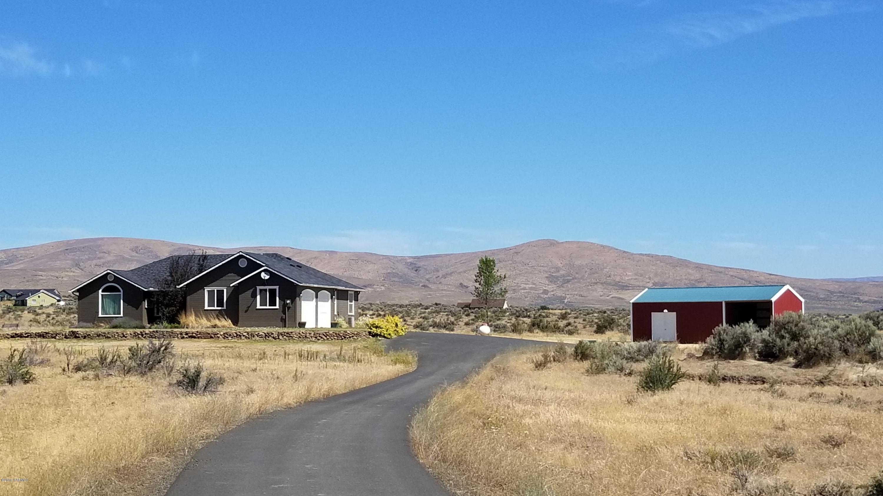 551 Red Tail Road Yakima, WA 98908 - Photo 3 of 7 a view of a house with a yard