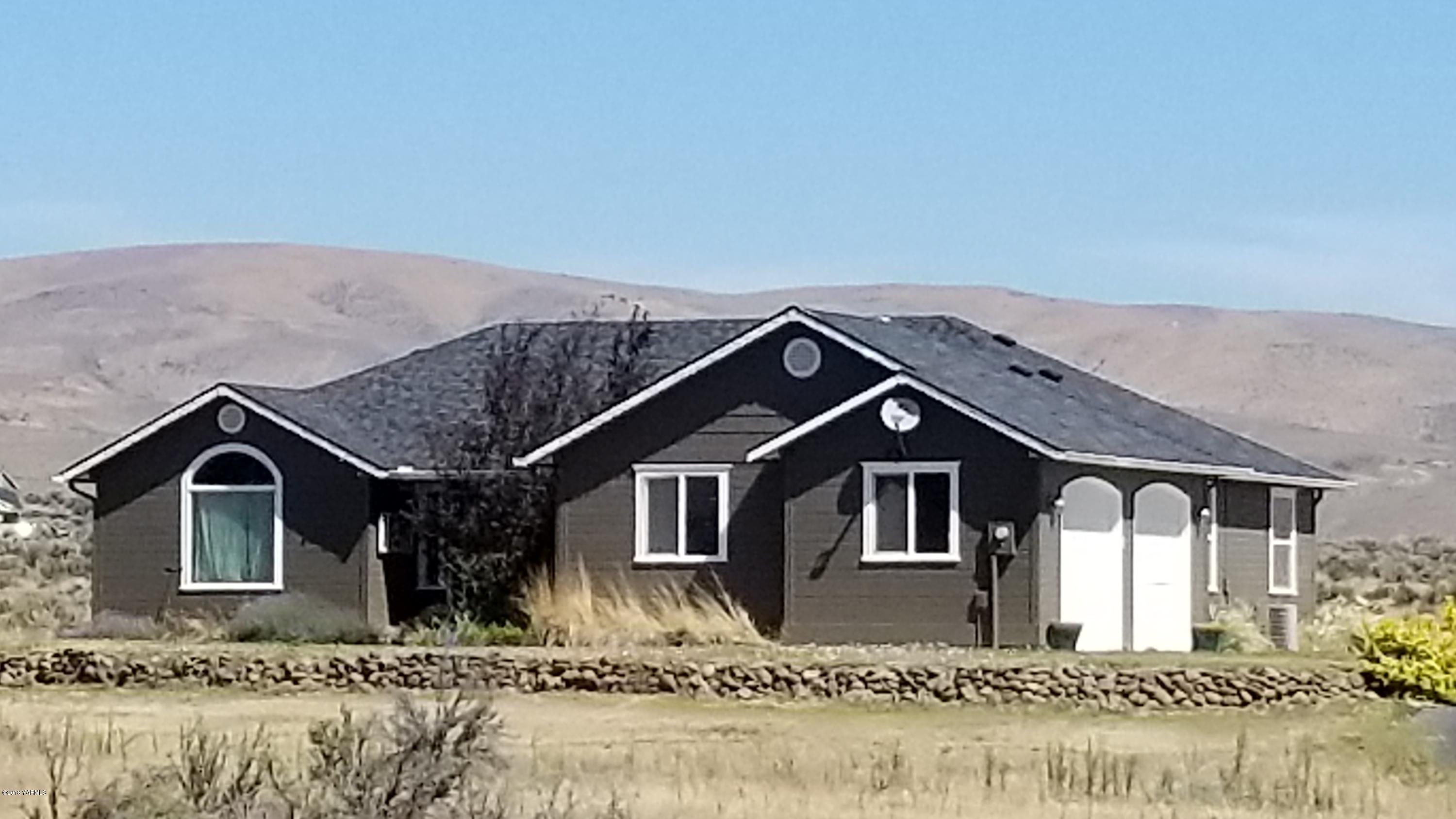 551 Red Tail Road Yakima, WA 98908 - Photo 5 of 7 a front view of a house with a yard