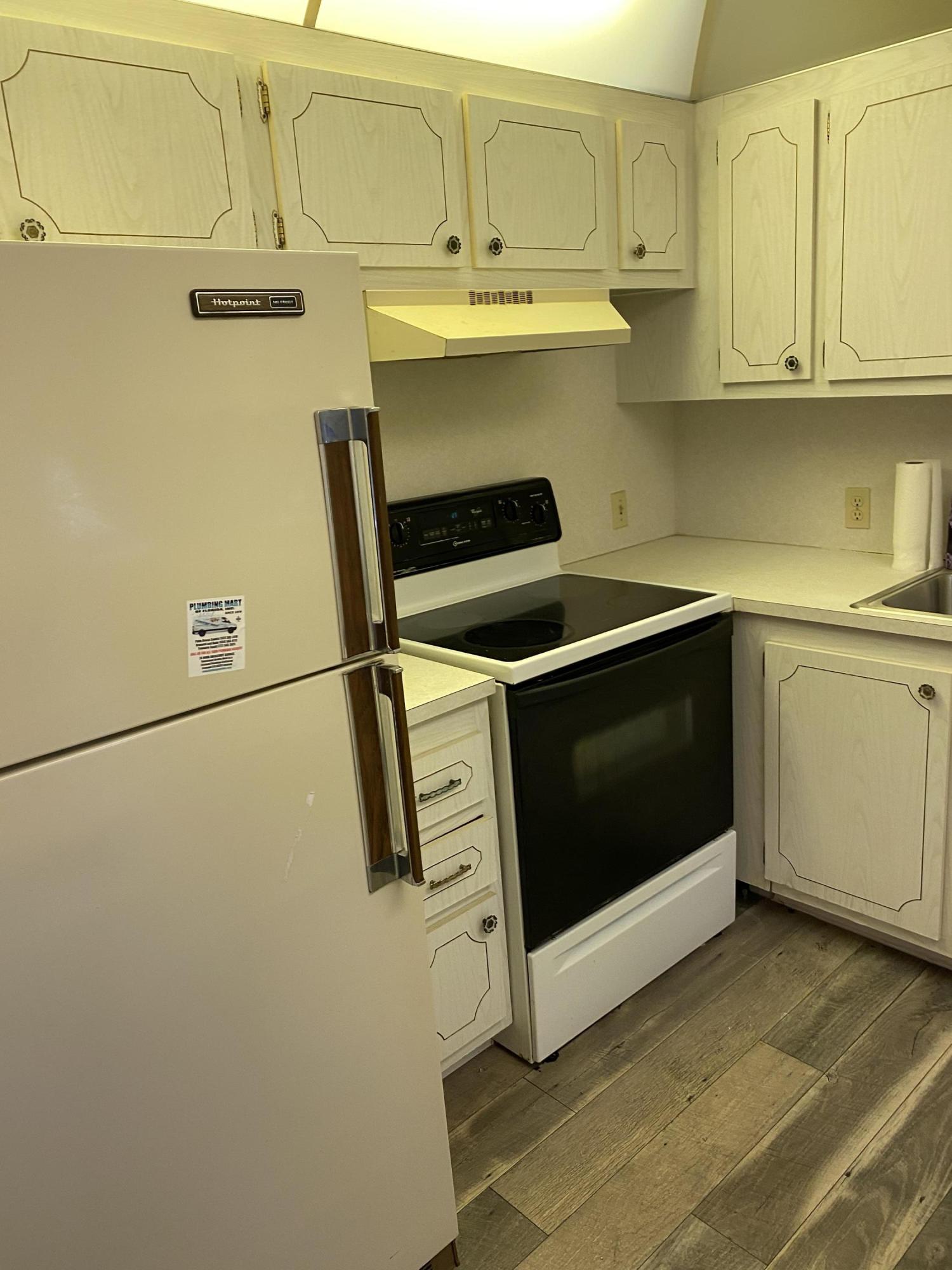 47 Suffolk B Boca Raton, FL 33434 - Photo 2 of 15 Kitchen
