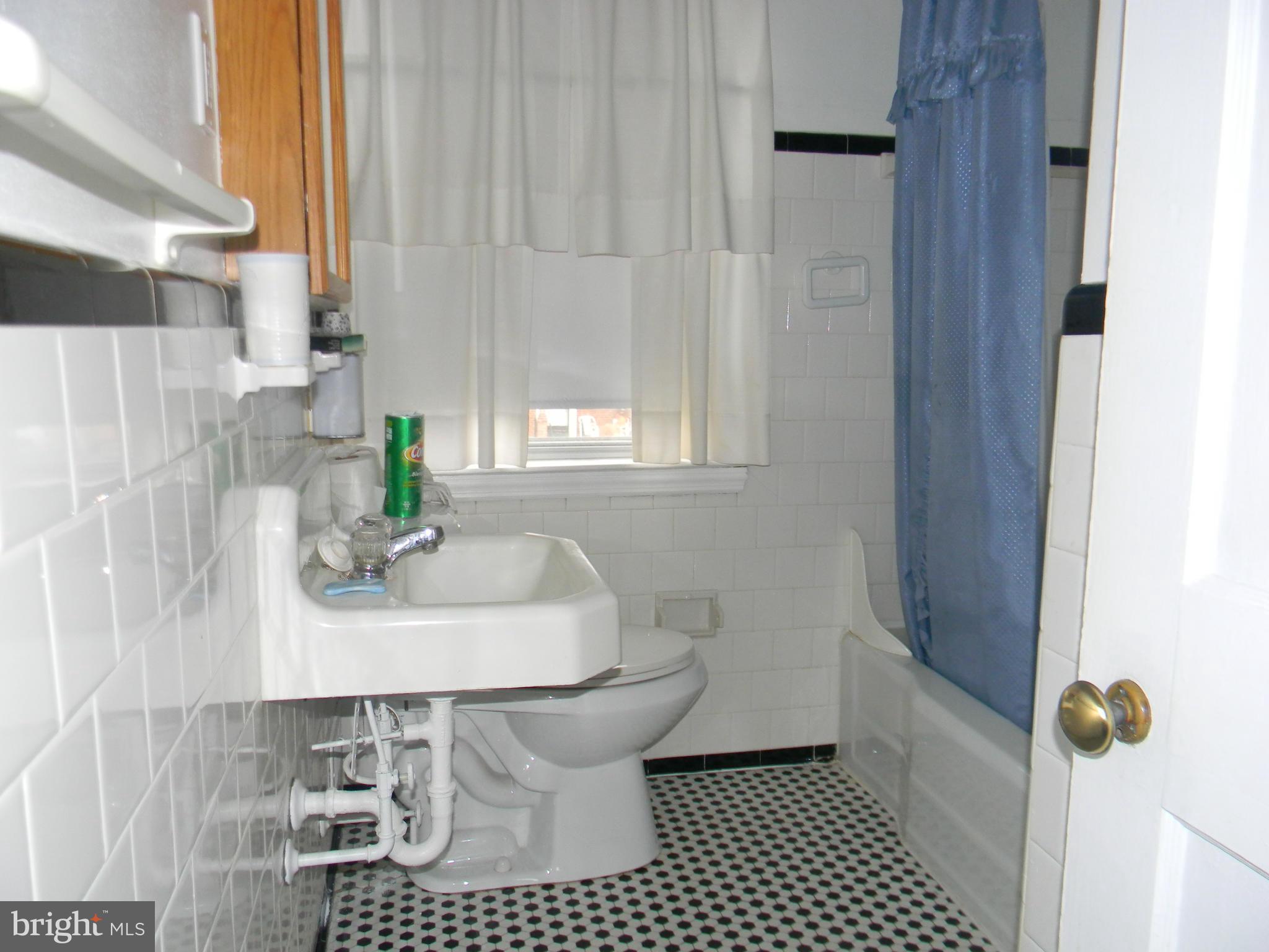 4032 Grantley Road Baltimore, MD 21215 - Photo 15 of 23 Bath (Master)