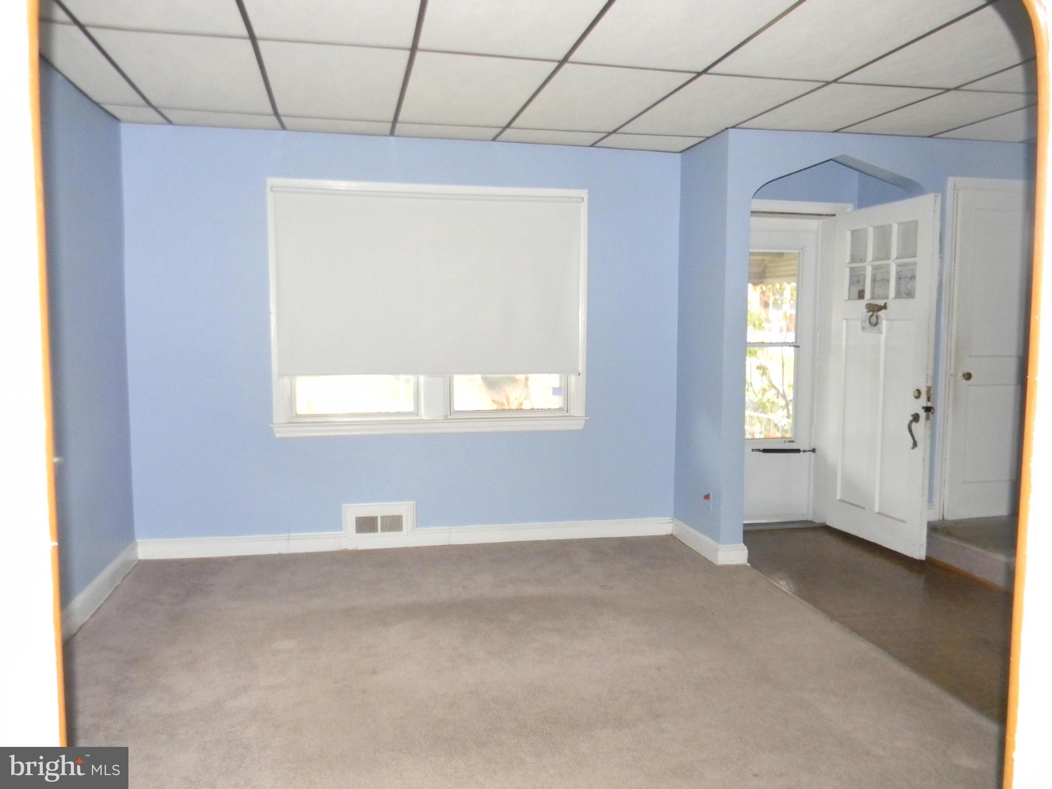 4032 Grantley Road Baltimore, MD 21215 - Photo 3 of 23 Living Room