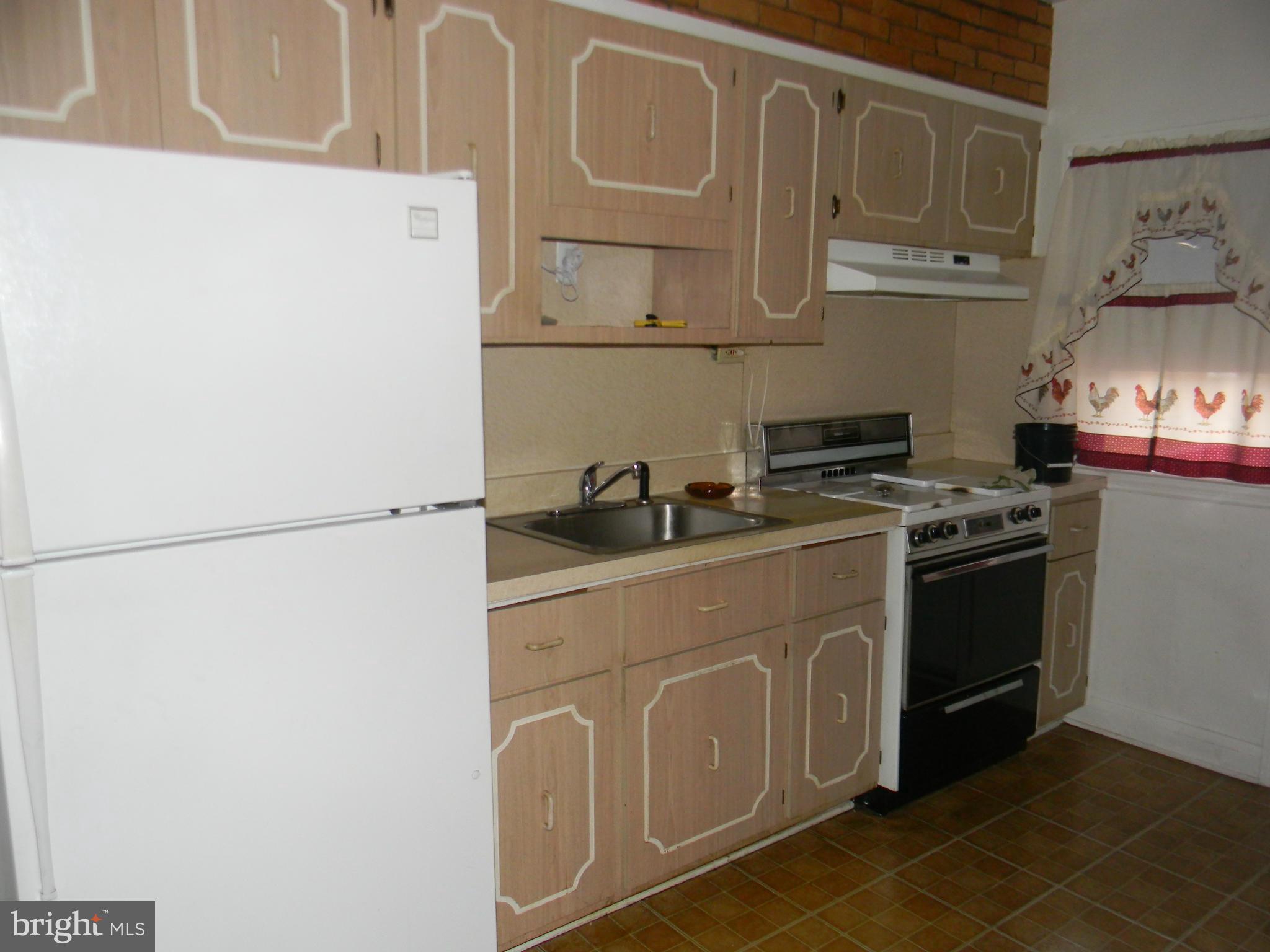 4032 Grantley Road Baltimore, MD 21215 - Photo 8 of 23 Kitchen