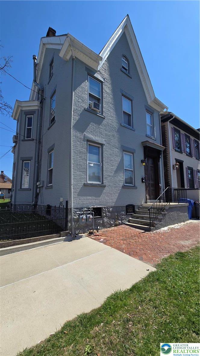 746 Center Street Bethlehem, PA 18018 - Photo 3 of 44