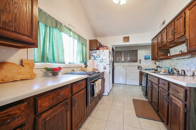 1005 Highmoor Road Lombard, IL 60148 - Photo 4 of 10