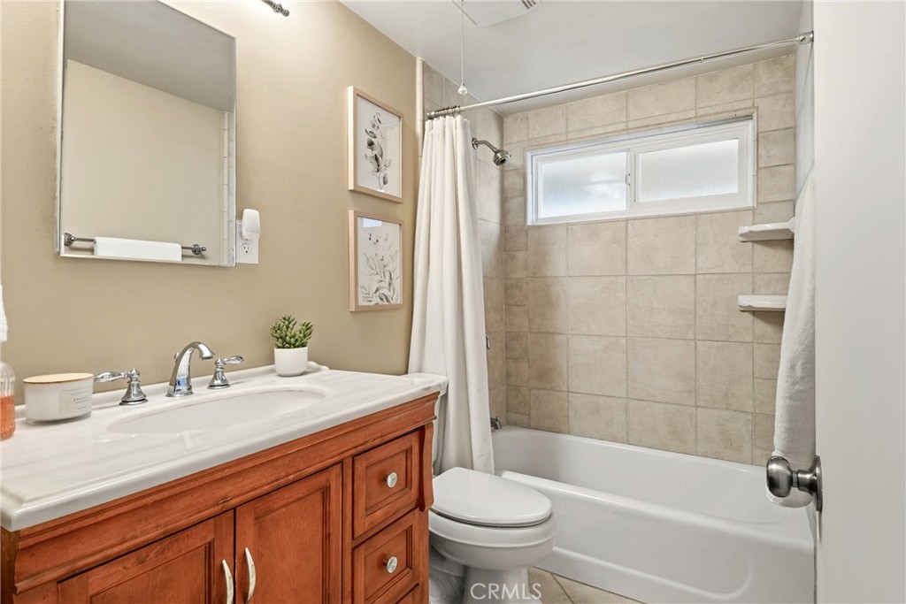 534 South Devon Road Orange, CA 92868 - Photo 17 of 31 Hall Bathroom