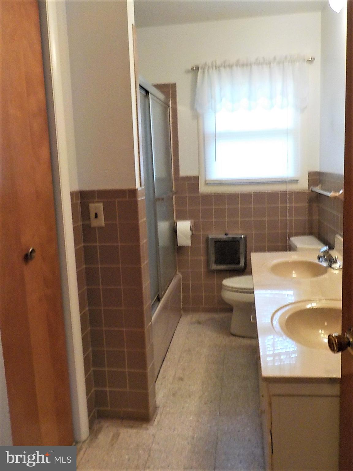 613 Twin Tree Road Salisbury, MD 21801 - Photo 26 of 35 Guest Bath
