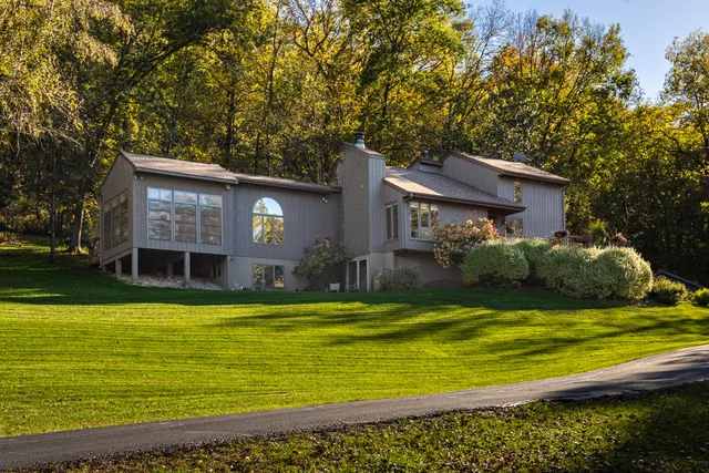 $670,000 | 7030 Birchwood Drive, La Crescent, MN 55947