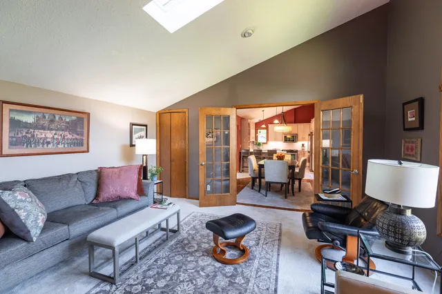 $670,000 | 7030 Birchwood Drive, La Crescent, MN 55947