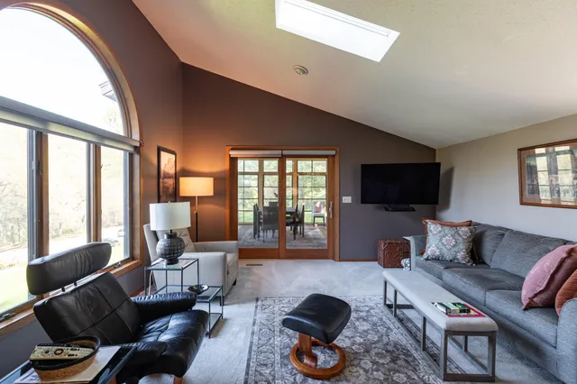 $670,000 | 7030 Birchwood Drive, La Crescent, MN 55947