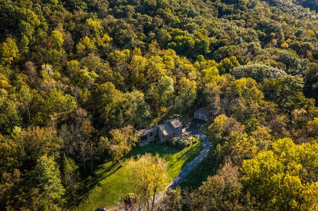 $670,000 | 7030 Birchwood Drive, La Crescent, MN 55947