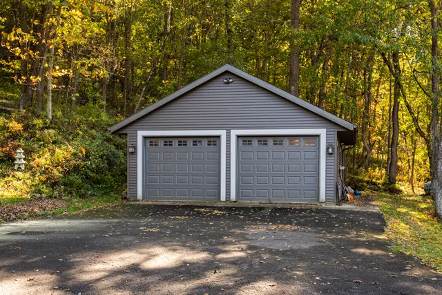 $670,000 | 7030 Birchwood Drive, La Crescent, MN 55947