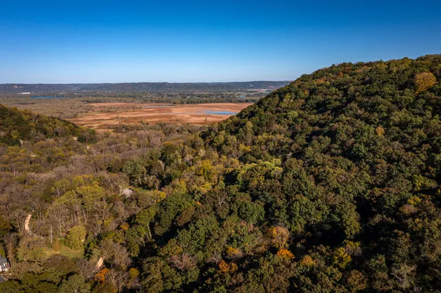 $655,000 | 7030 Birchwood Drive, La Crescent, MN 55947