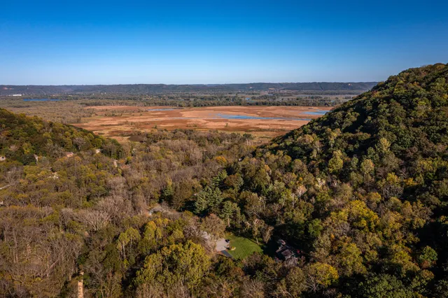 $655,000 | 7030 Birchwood Drive, La Crescent, MN 55947