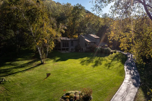 $670,000 | 7030 Birchwood Drive, La Crescent, MN 55947