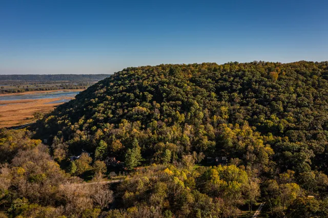 $655,000 | 7030 Birchwood Drive, La Crescent, MN 55947