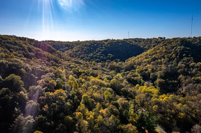 $670,000 | 7030 Birchwood Drive, La Crescent, MN 55947