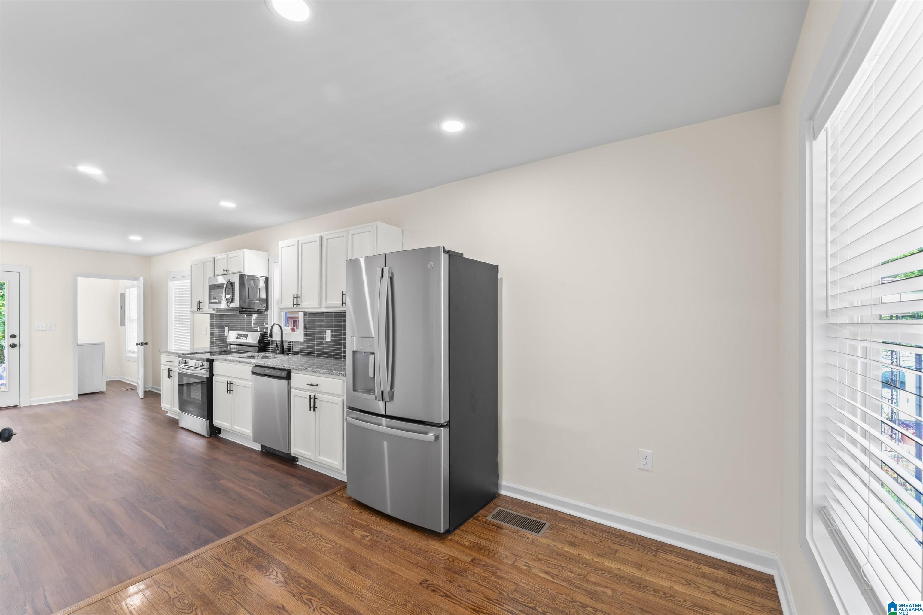 205 14th Court Birmingham, AL 35204 - Photo 6 of 28