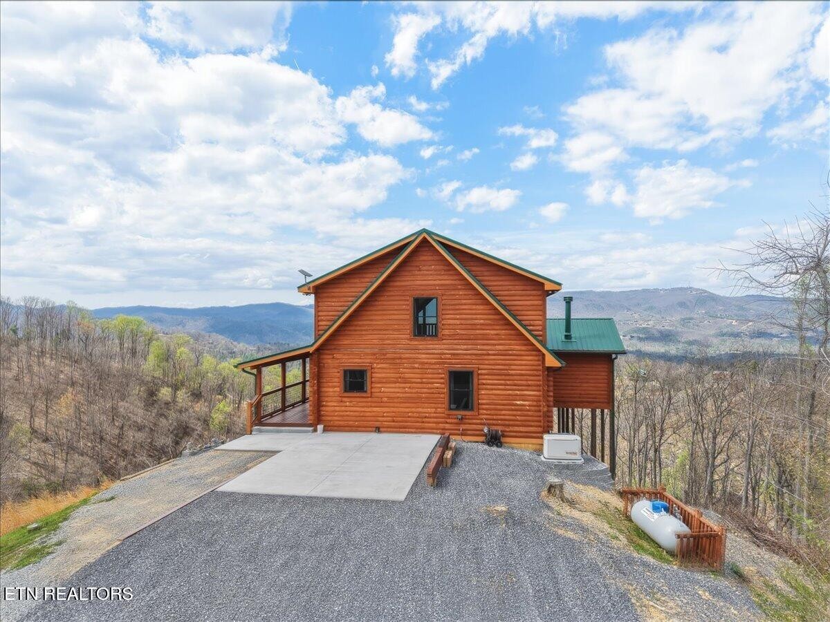 2266 Lone Ridge Drive Sevierville, TN 37862 - Photo 2 of 49 Gallery Image 2