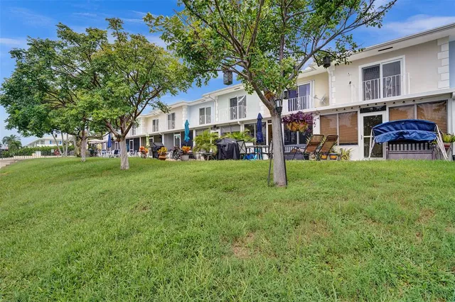 $395,000 | 2500 Northeast 36th Street, Unit 8, Lighthouse Point, FL 33064