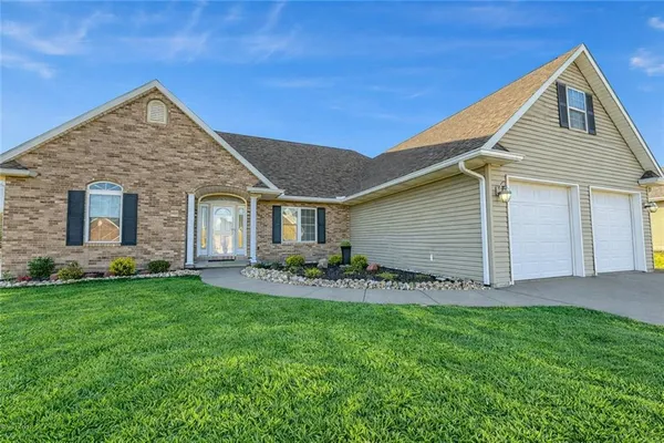 $389,900 | 1902 Walton Bend, Maryville, MO 64468