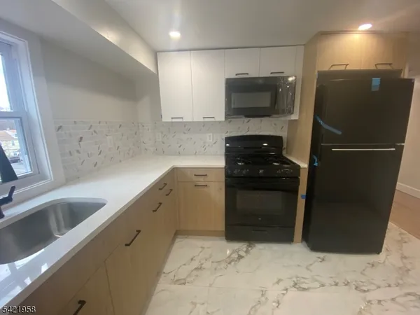 $2,800 | 323 Rutherford Avenue, Unit 3, Franklin, NJ 07416