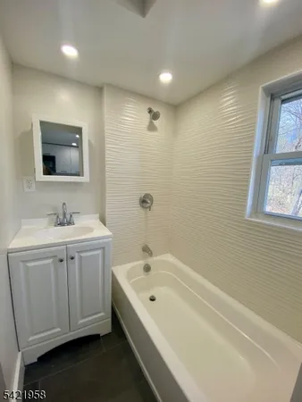 $2,800 | 323 Rutherford Avenue, Unit 3, Franklin, NJ 07416