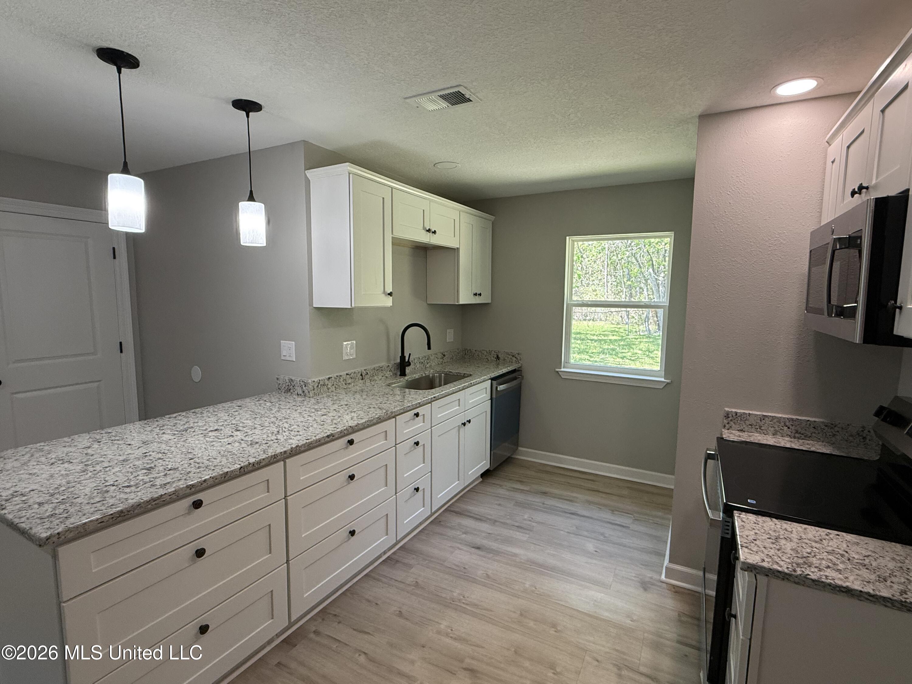 1400 Riverside Drive Gautier, MS 39553 - Photo 27 of 62 Kitchen 8
