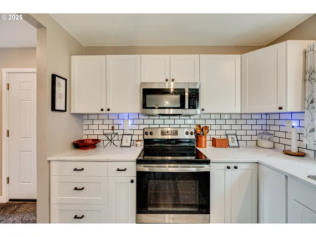 $474,900 | 3632 Columbia Heights Road, Longview, WA 98632