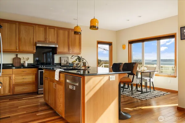 $1,185,000 | 650 North Skymeadow Drive, Coupeville, WA 98239