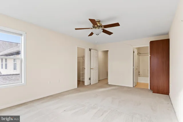 a view of empty room with ceiling fan