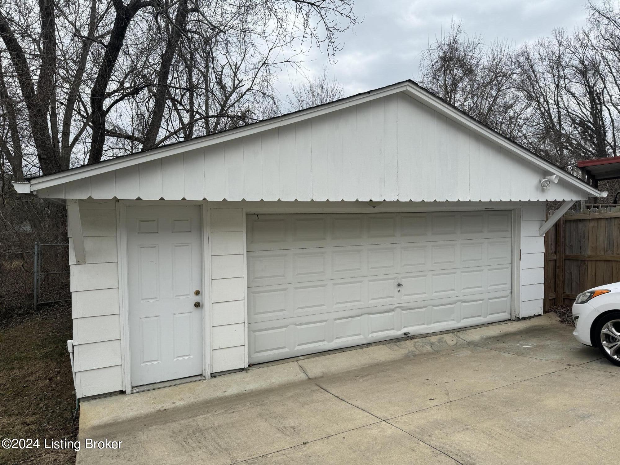 3060 University Road Louisville, KY 40206 - Photo 2 of 33 IMG_3617