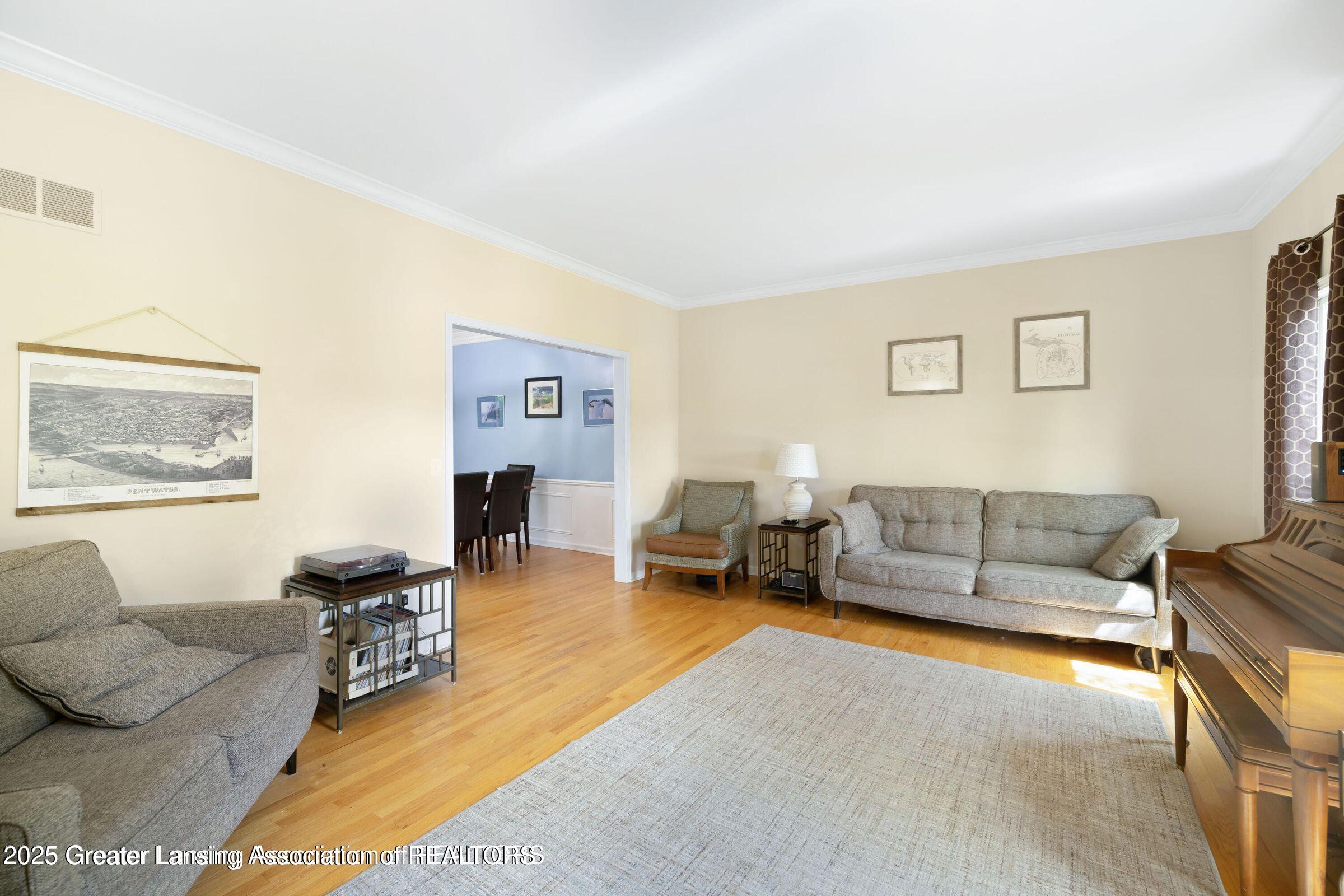 2038 Woodfield Road Okemos, MI 48864 - Photo 8 of 39 20250512185542021615000000-o