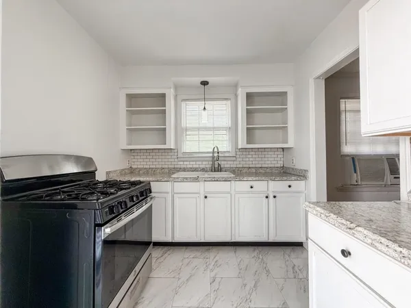 $900 | 3443 Douglass Avenue, Memphis, TN 38111