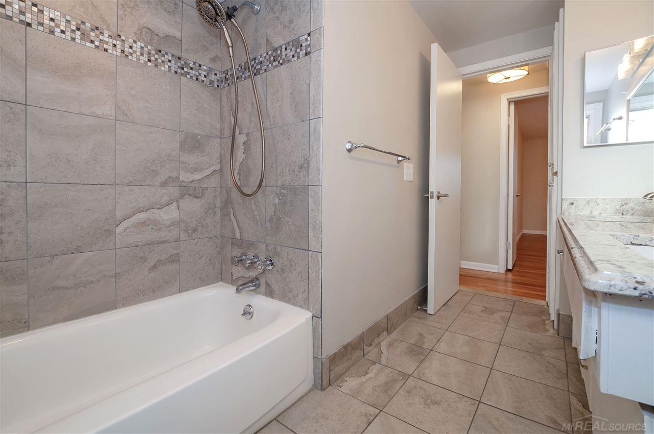 805 Canterbury Road Grosse Pointe Woods, MI 48236 - Photo 27 of 41